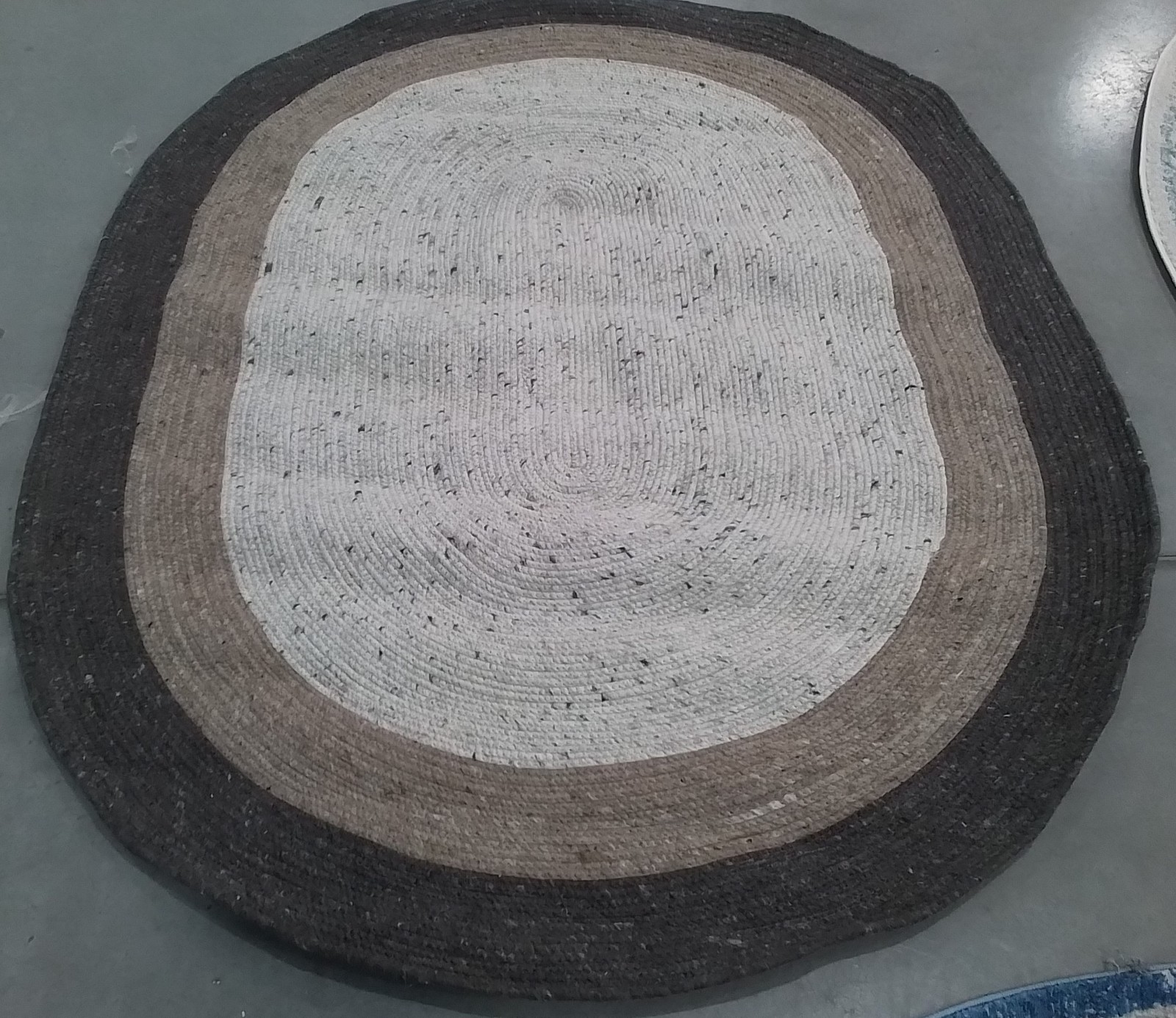 CHARCOAL / IVORY 5′-0″ x 7′-0″ Flaw in Rug, Reduced Price 1172796668 BRD903H-5OV