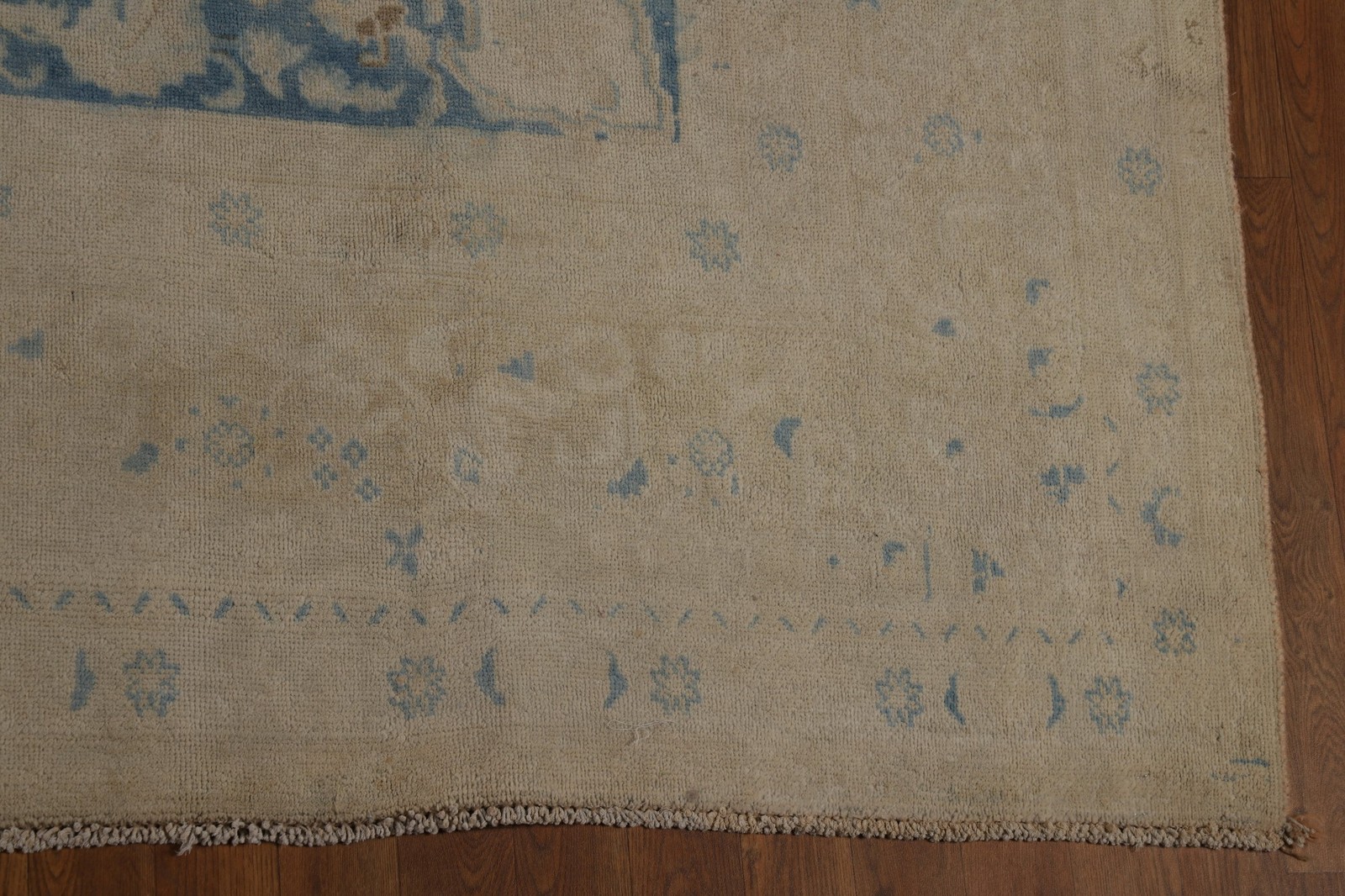 Muted Traditional Area Rug 10×13 Handmade Wool Distressed Floral for Any Room