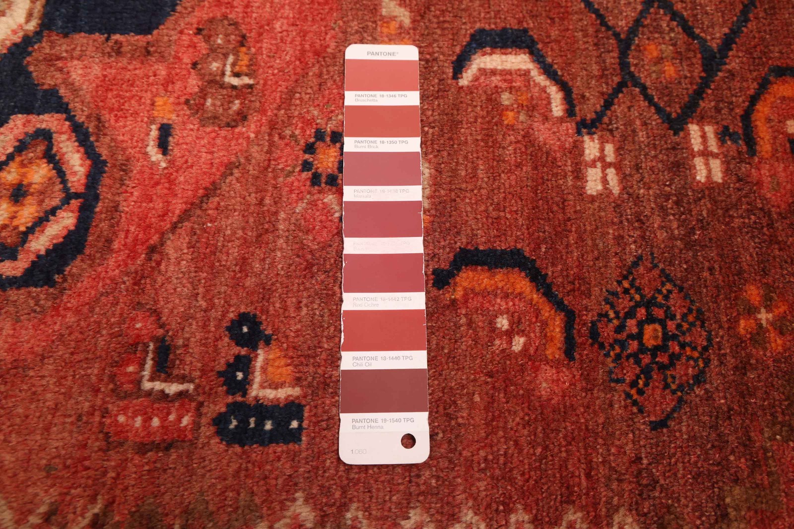 Vintage 4’4″ x 6’9″ Traditional Hand Knotted Vegetable Dye Wool Area Rug