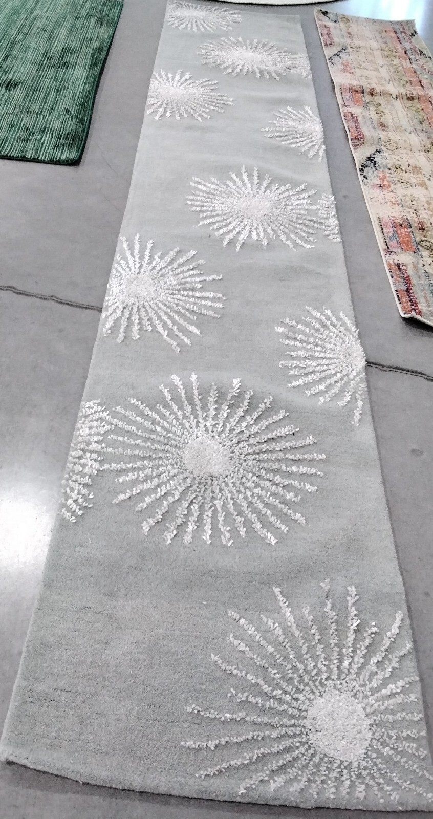GREY / IVORY 2′-6″ x 14′-0″ Back Stain Rug, Reduced Price 1172765064 SOH712K-214