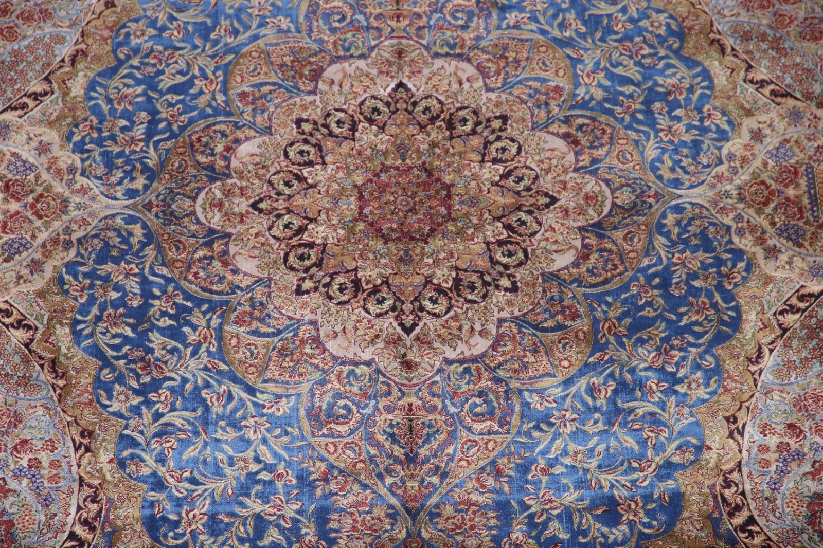 Floral Traditional Style Area Rug 7×10 ft. Silk Blue Carpet