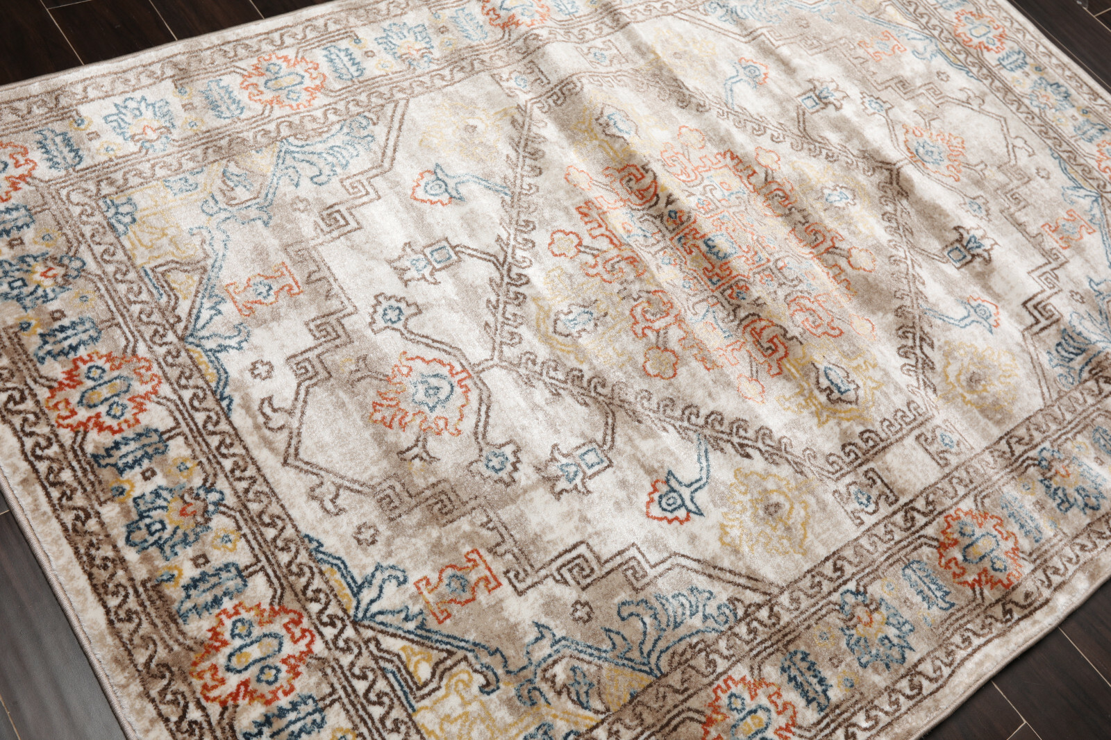 5′ x 7′ Transitional 100% Polypropylene Oriental Area Rug 5×7 Beige, Taupe