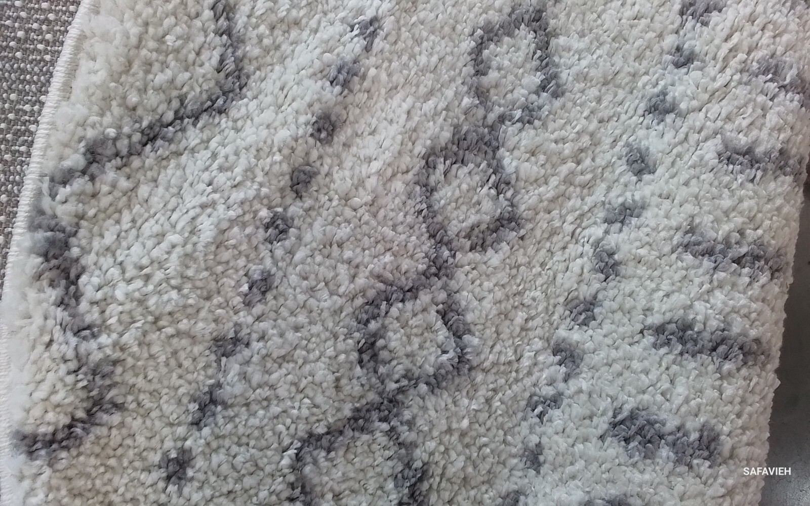 IVORY / GREY 5′-1″ x 5′-1″ Back Stain Rug, Reduced Price 1172772660 ASG741F-5R