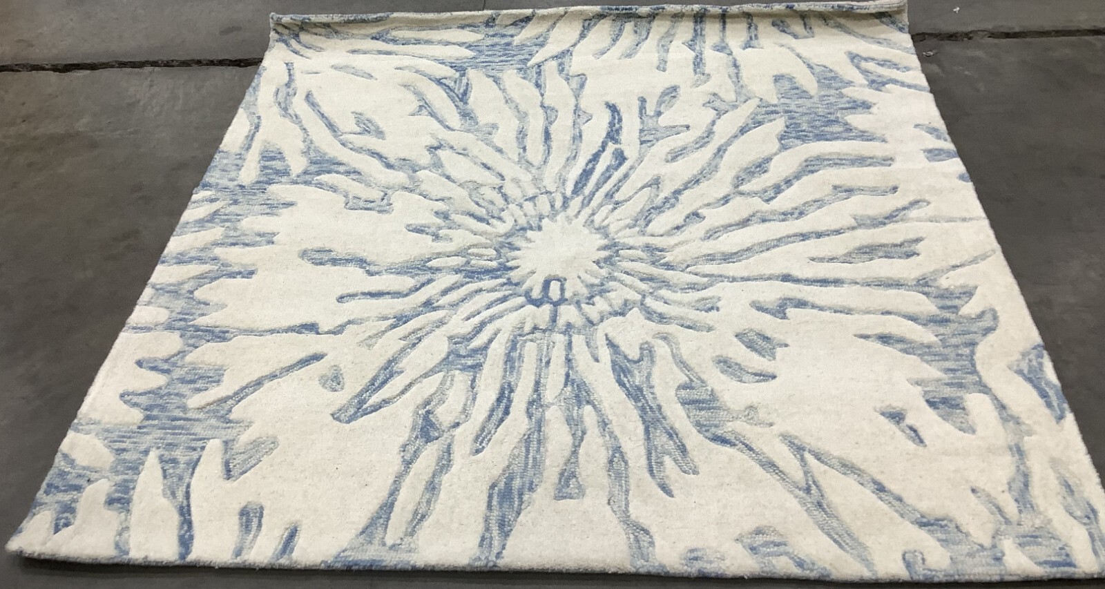 DARK BLUE / IVORY 5′-0″ x 5′-0″ Flaw in Rug Reduced Price 1172678222 BEL129B-5SQ