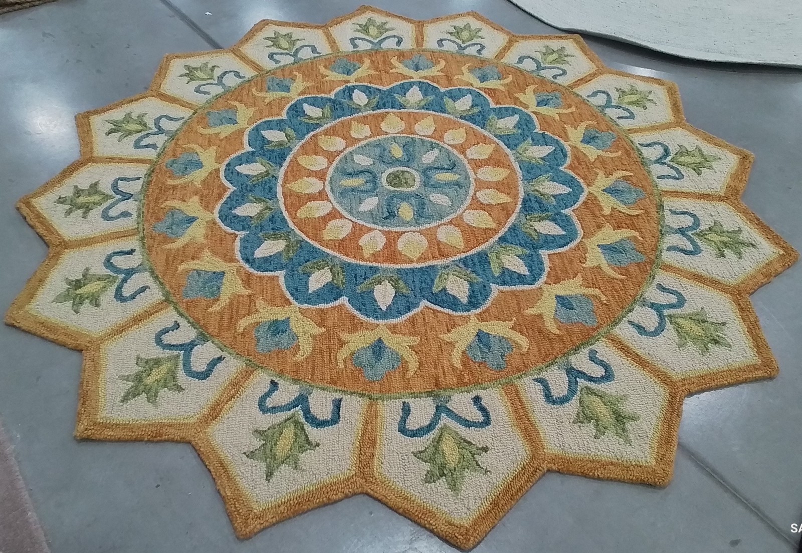 RUST / IVORY 8′-0″ x 8′-0″ Back Stain Rug, Reduced Price 1172786631 NOV605P-8R