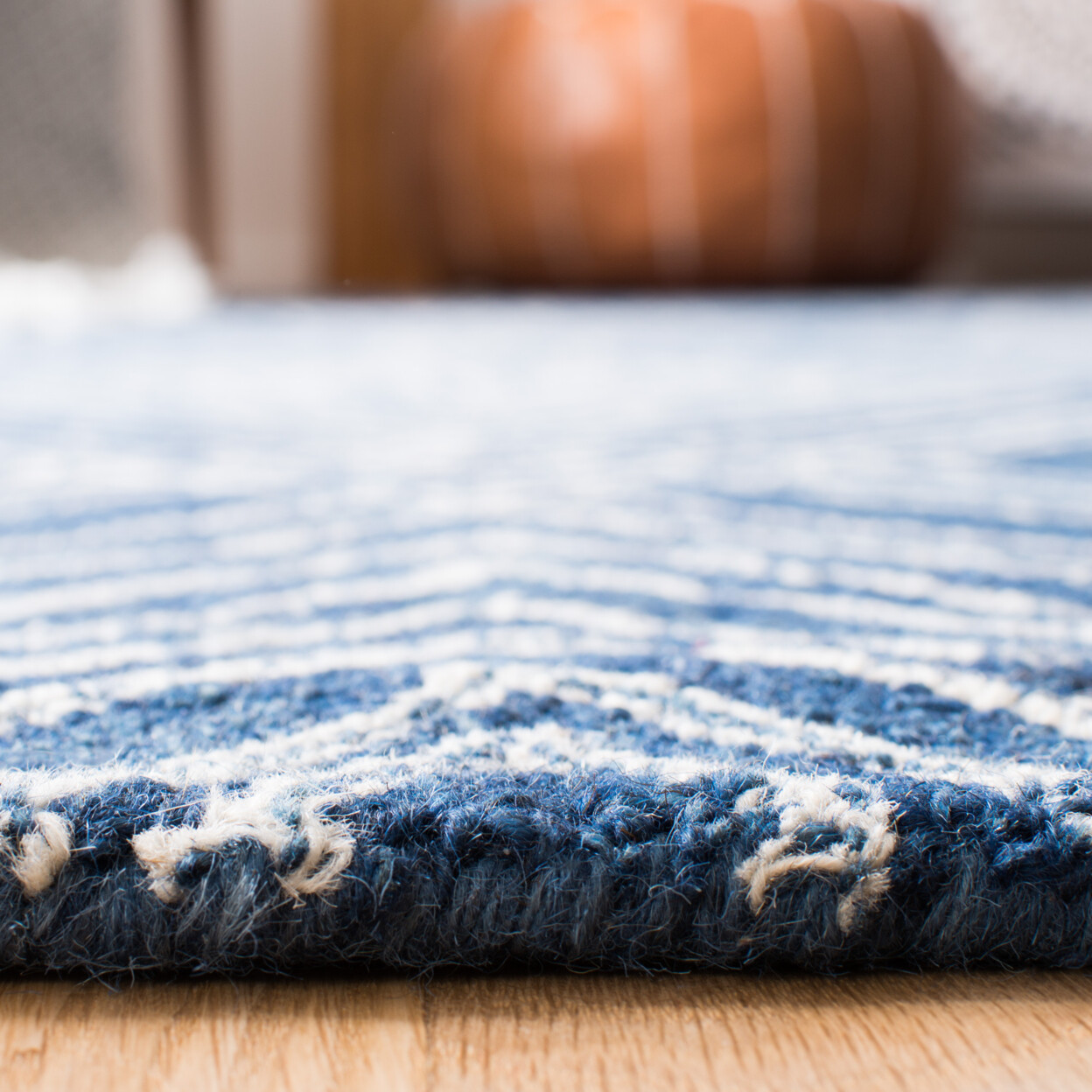SAFAVIEH Micro-Loop MLP608N Handmade Navy / Ivory Rug