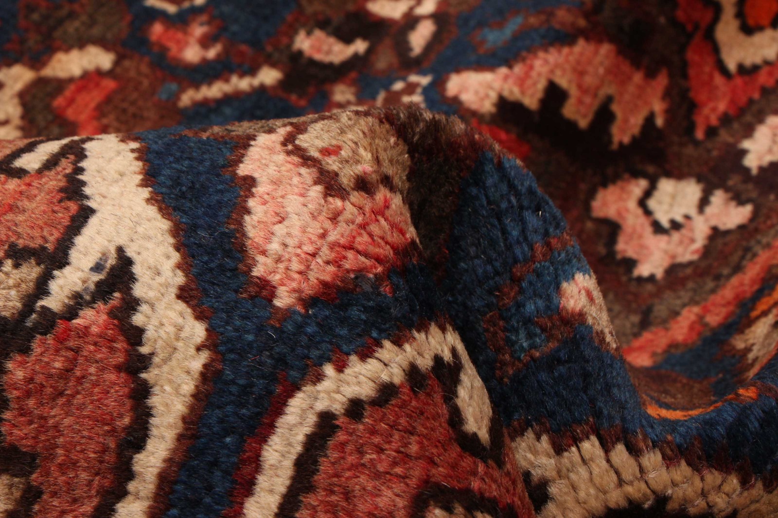 Vintage 7’3″ x 9’9″ Traditional Hand Knotted Vegetable Dye Wool Area Rug