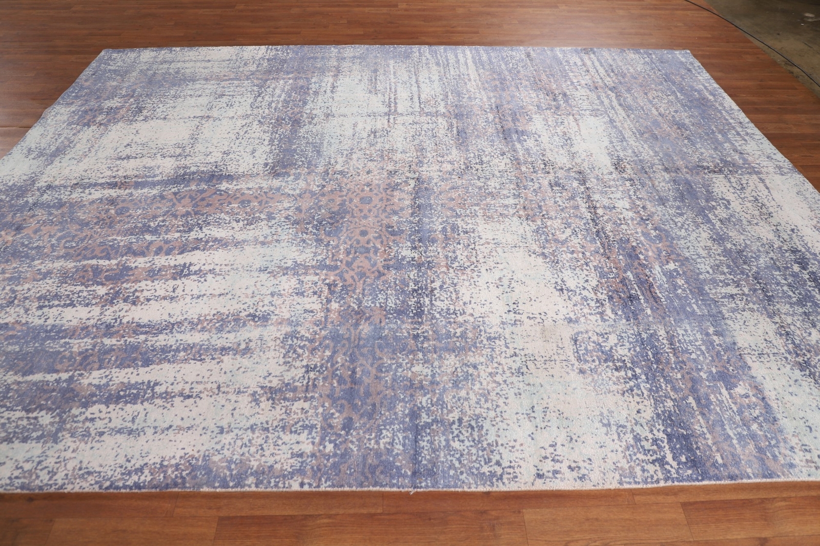 High-quality Modern Wool Rug 8×10 ft Eye-Catching Abstract Design Rug