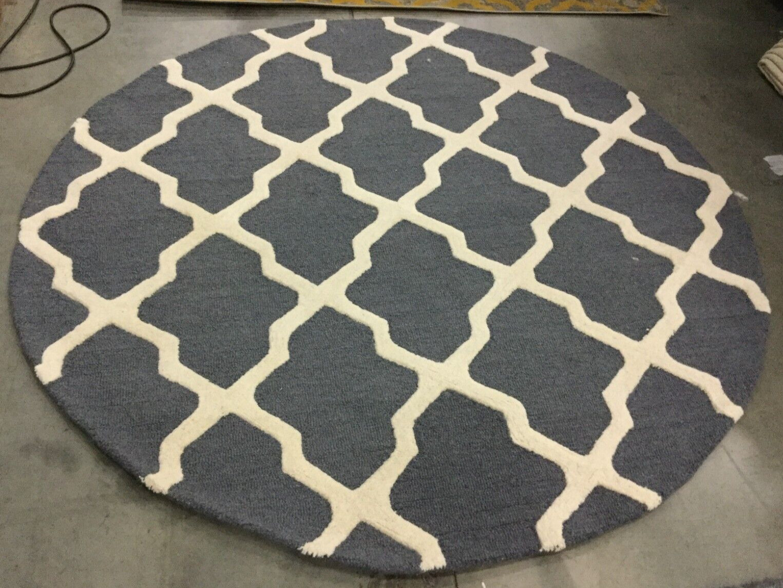 DARK GREY / IVORY 6′ X 6′ Round Flaw in Rug, Reduce price 1172652596 CAM121X-6R