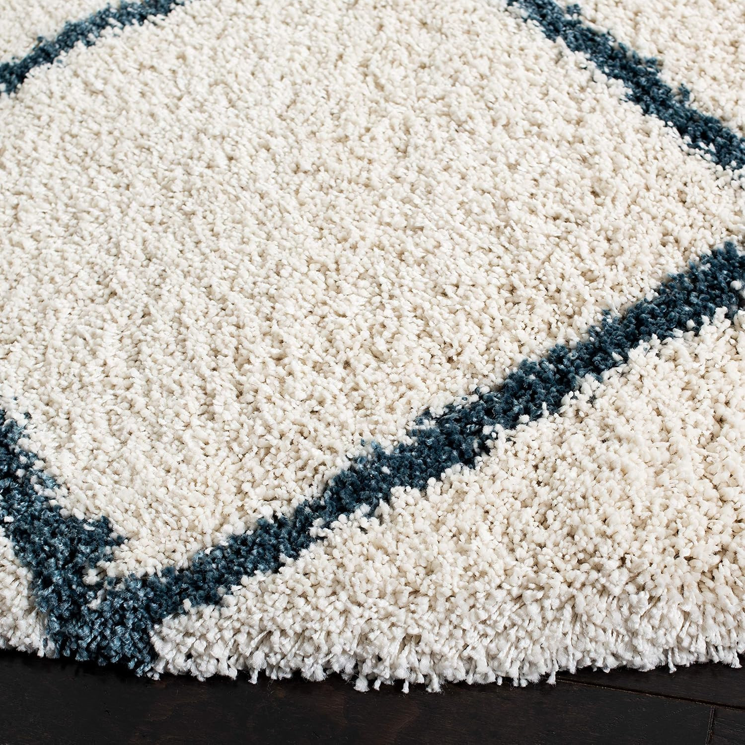SAFAVIEH Hudson Shag round Rug 3′, Plush Trellis Ivory & Steel Blue SGH281T