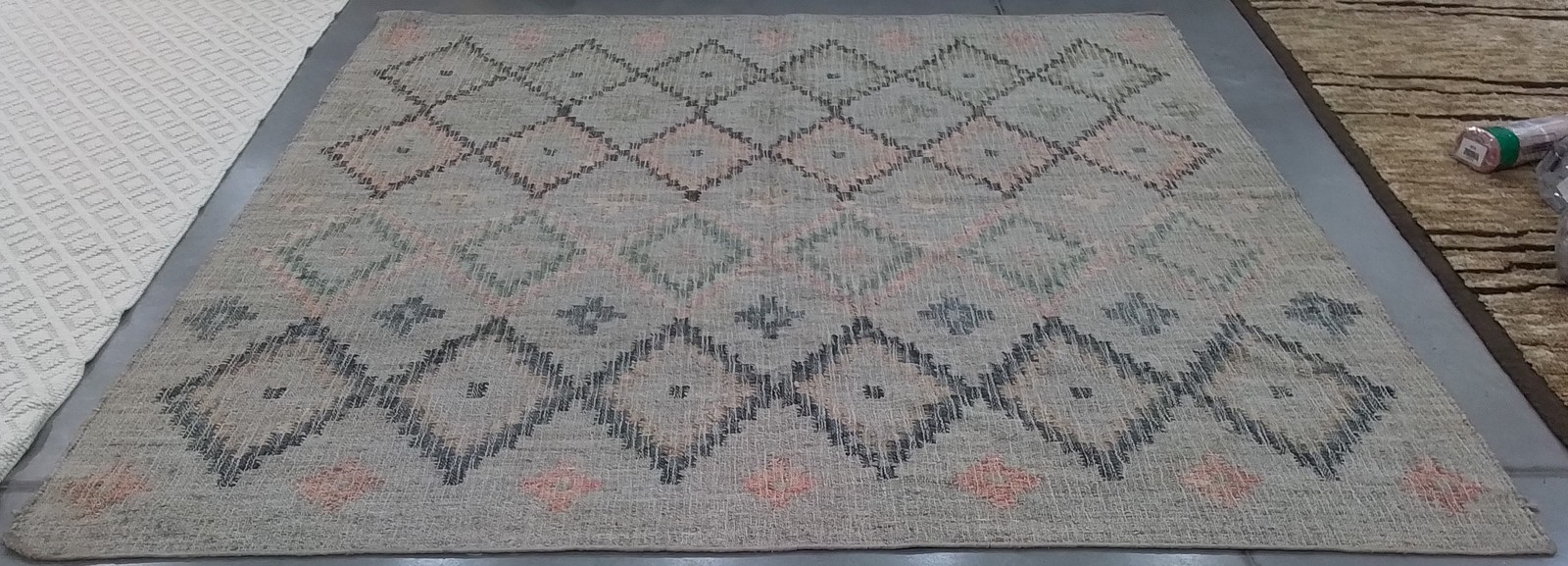 BEIGE / GOLD 9′-0″ x 9′-0″ Flaw in Rug, Reduced Price 1172794929 KLM753G-9SQ