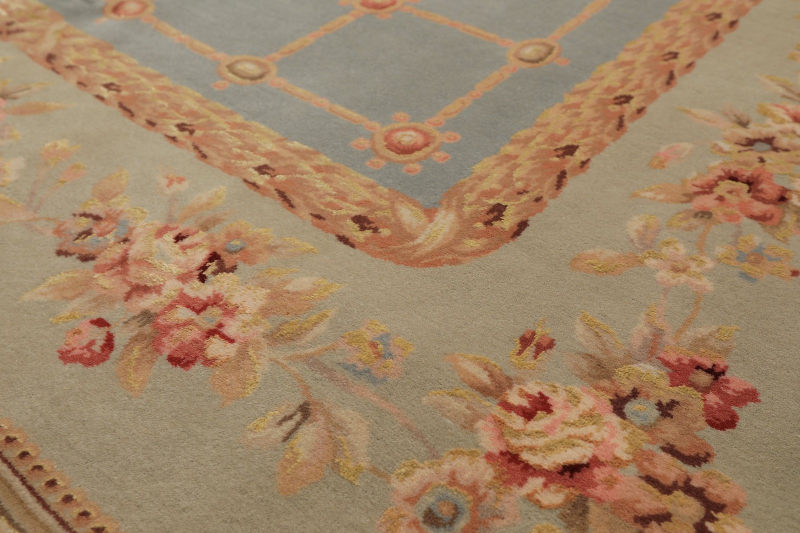 Asmara 5’10″x8’9″ Hand Knotted Wool/Silk French Aubusson 300 KPSI Rug