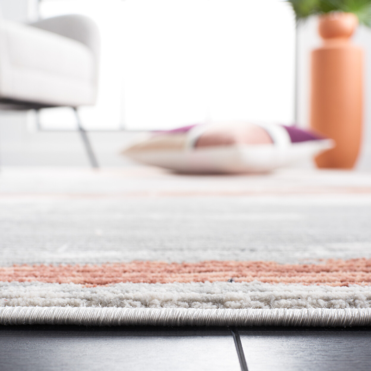 SAFAVIEH Invista Collection INV534F Light Grey / Rust Rug