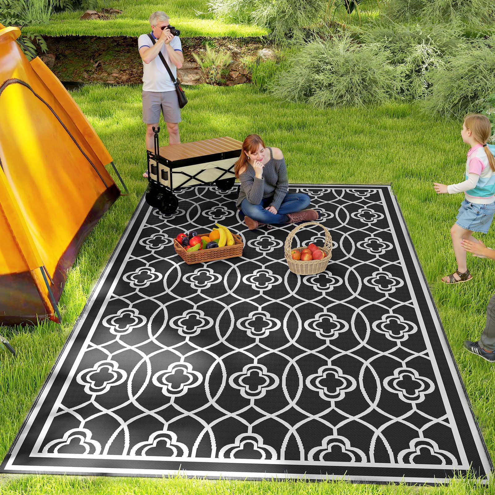 Outsunny Outdoor Rug, 9′ x 18′ Floor Mat, Black White Lantern