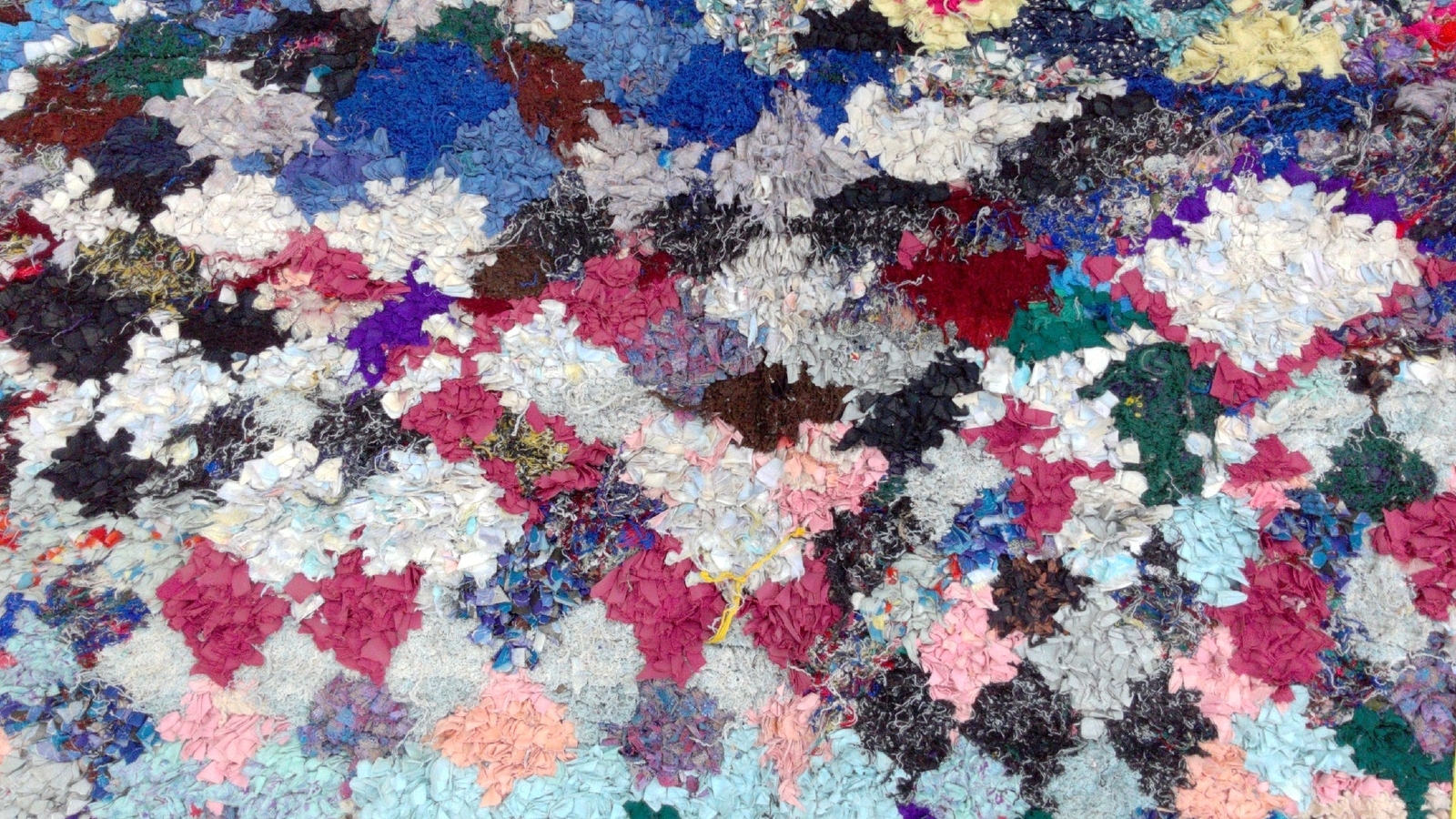 Vintage Handmade Moroccan Boucherouite Area Rug – 5 FT 5 x 5 FT 6