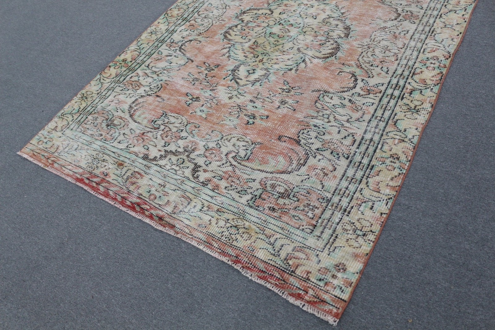 Vintage Turkish Rug, 5,6×8,2 ft Rug, Red Green Oriental Wool Rug