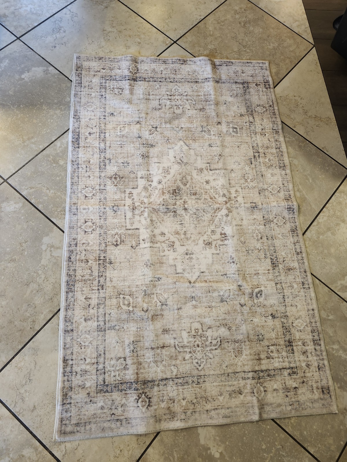Area Rug 3×5 Rectangle Medallion Beige/Gray Distressed Pattern machine washable