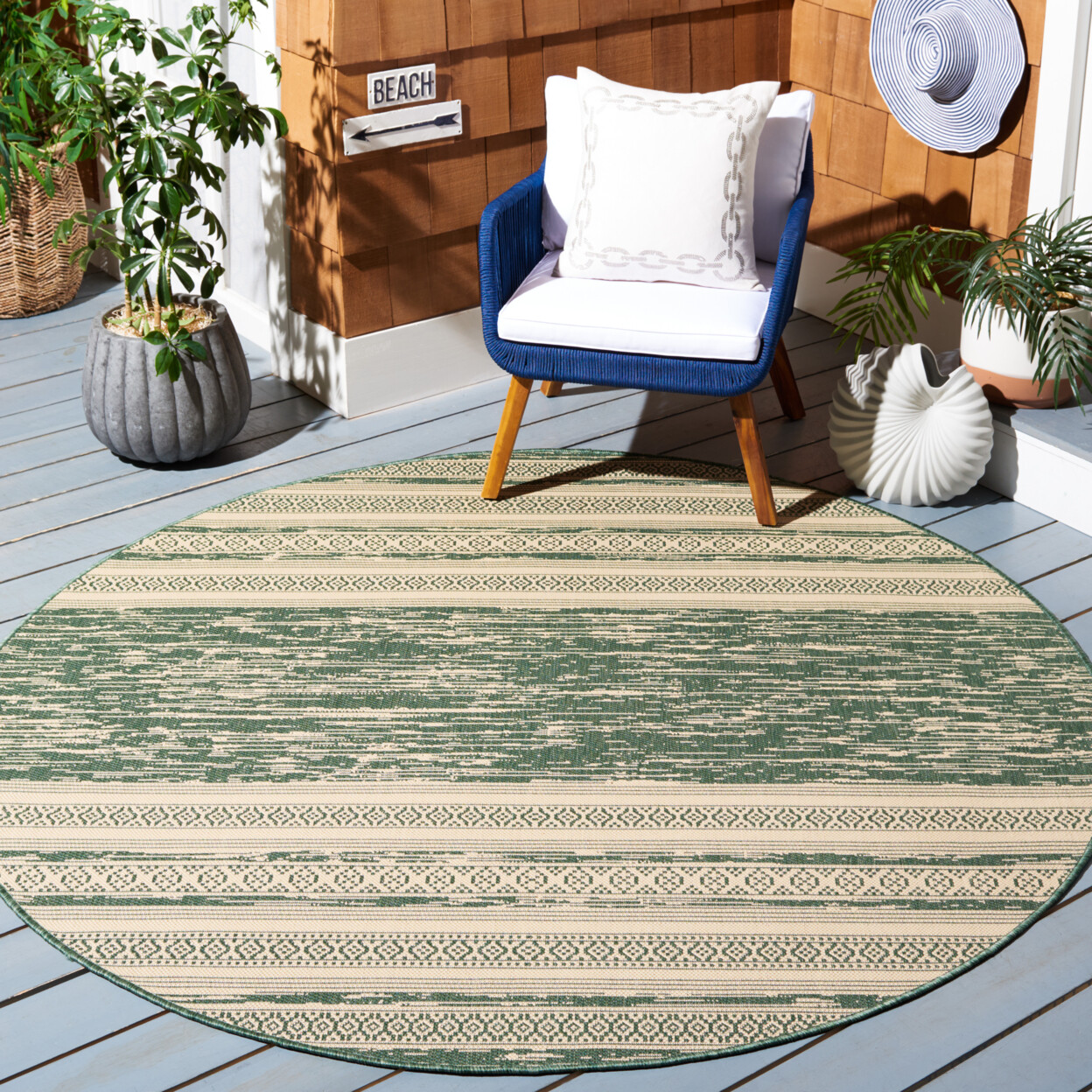 SAFAVIEH Outdoor CY8061-32221 Courtyard Dark Green / Beige Rug