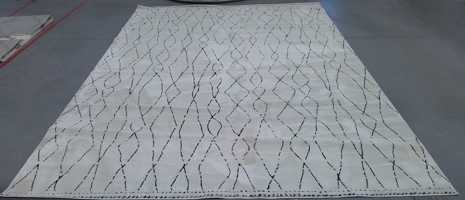 IVORY / BLACK 10′-0″ x 14′-0″ Flaw in Rug, Reduced Price 3172810606 MEL112B-10