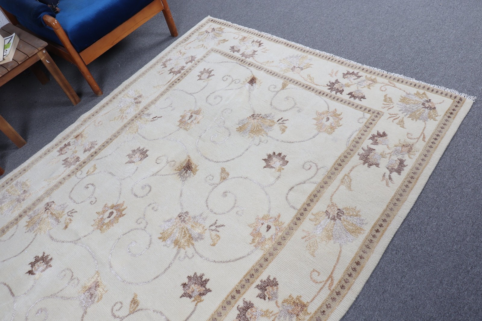 Turkish Large Rug 5,6×8 ft (170×243 cm), Vintage White Moroccan Rug