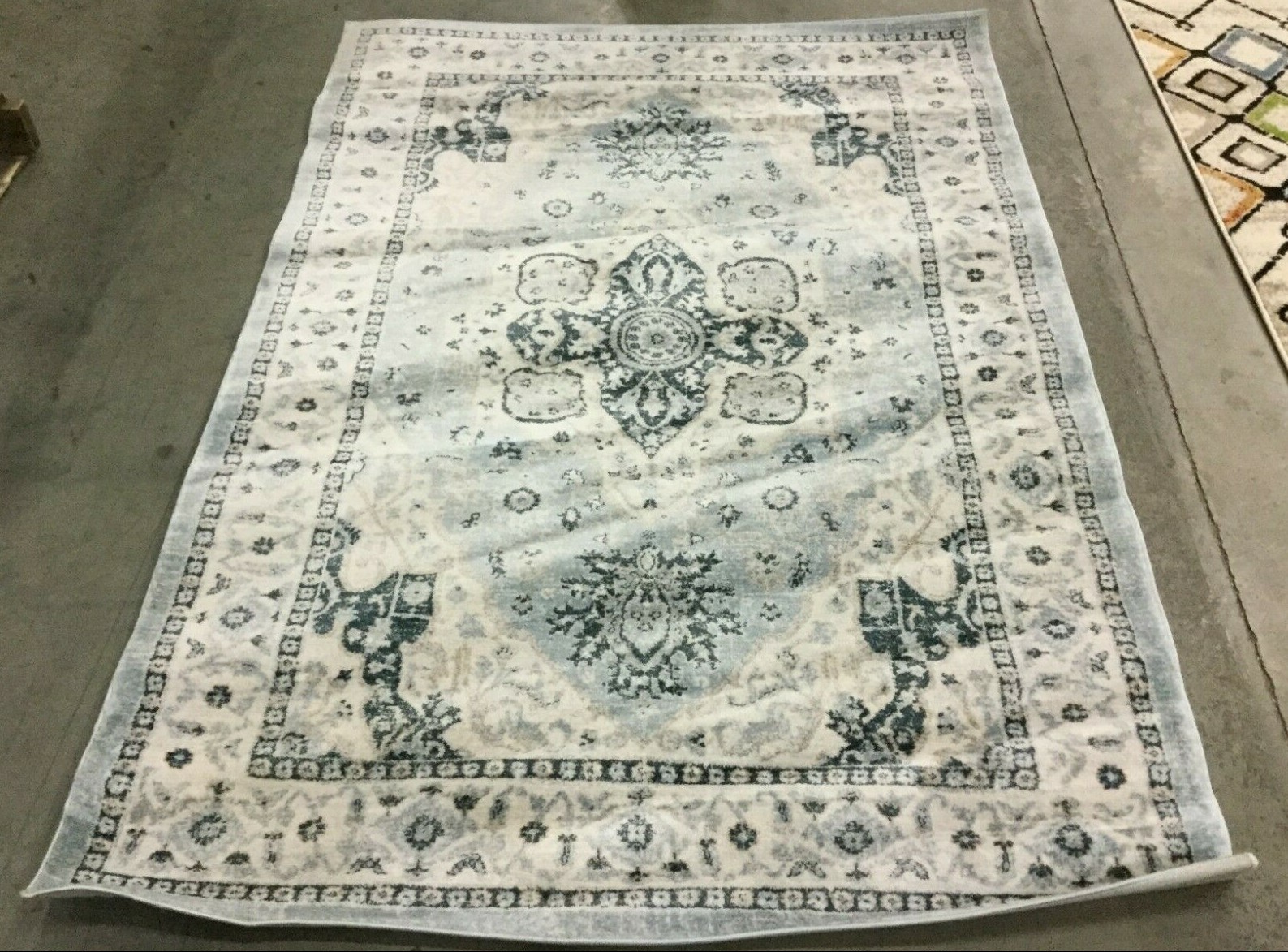 LIGHT BLUE / CREAM 4′ X 6′ Back Stain Rug, Reduced Price 1172636297 ISA936M-4