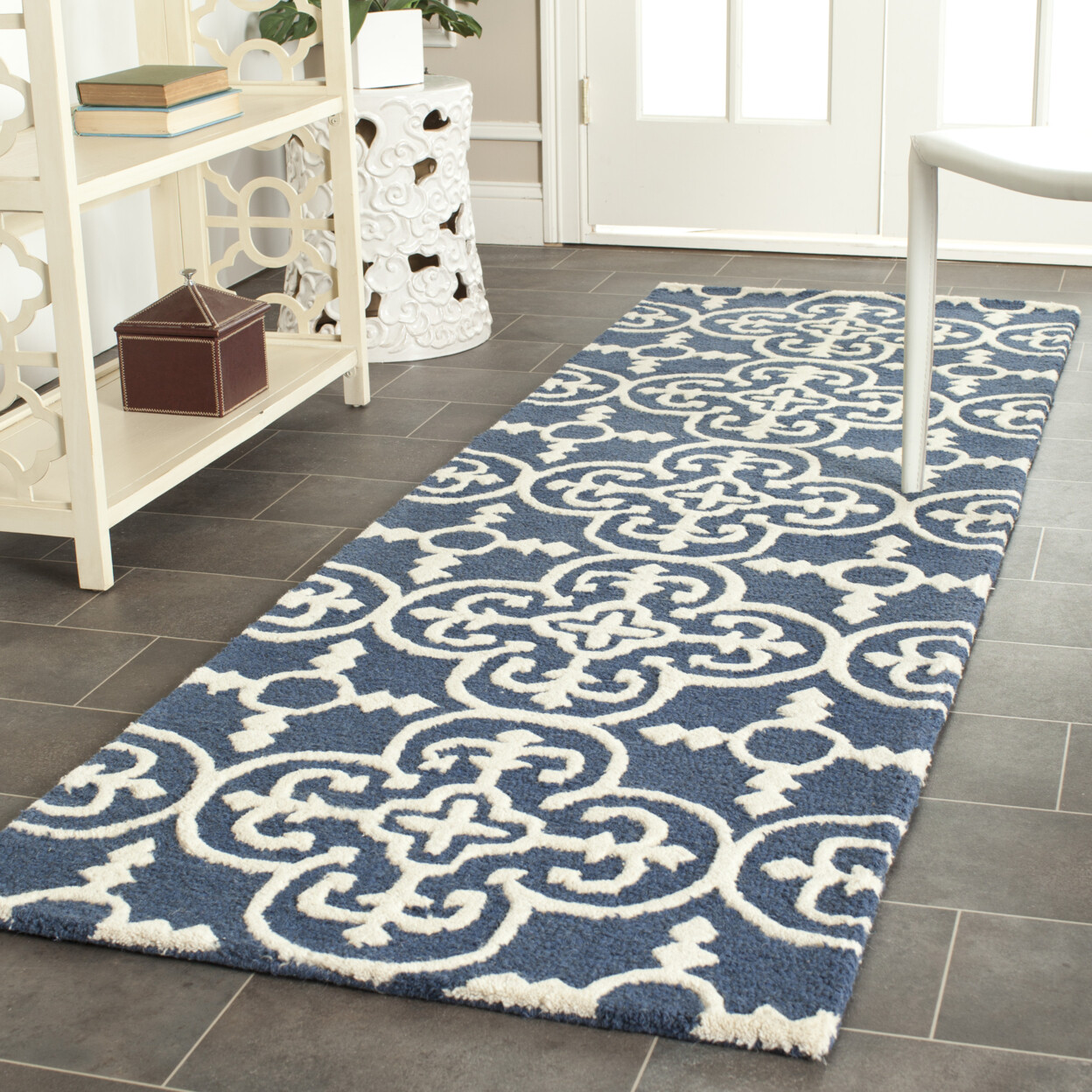 SAFAVIEH Cambridge CAM133G Handmade Navy / Ivory Rug