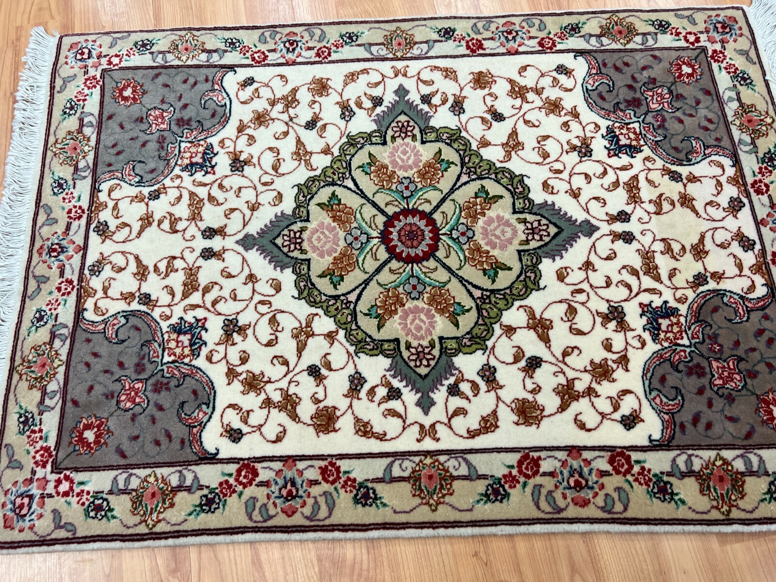 2’1″ x 3’1″ Floral Turkish Oriental Rug – Full Pile – Hand Made – Wool and Silk
