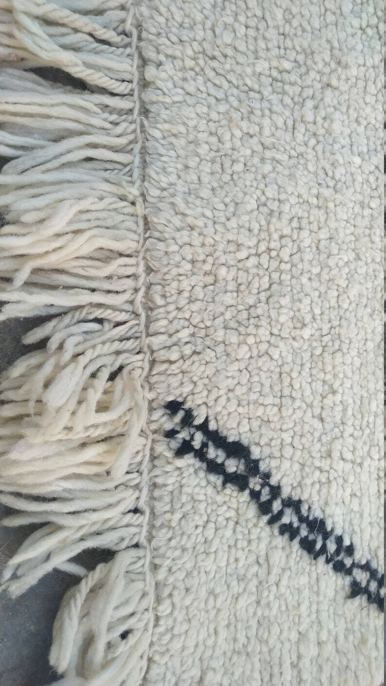 Moroccan Rug beni ourain rug 6’8 “x 5’5” ft 100% Soft Wool Natural Off white RUG