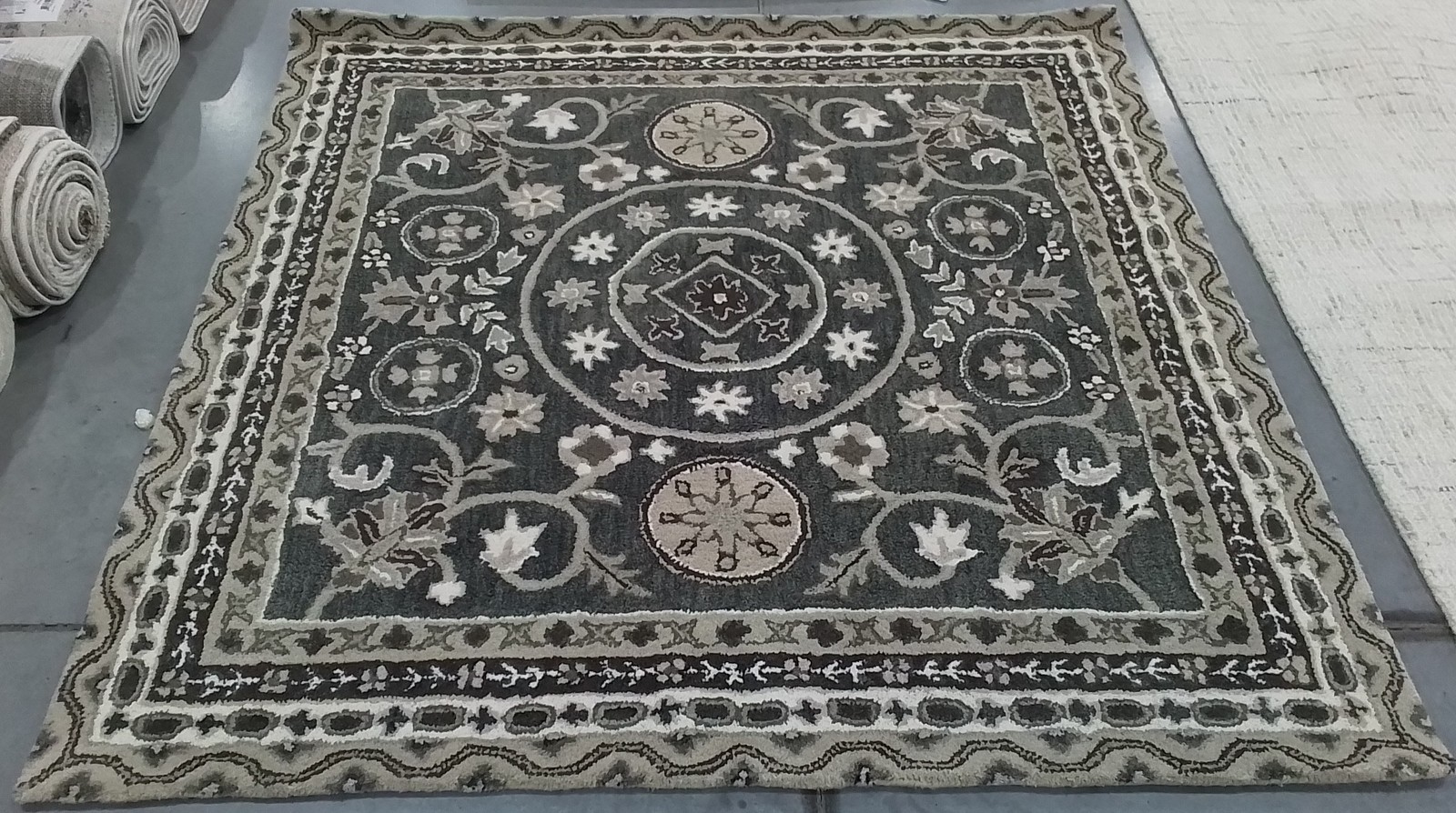 GREY / TAUPE 5′-0″ x 5′-0″ Back Stain Rug, Reduced Price 1172791852 BEL674A-5SQ