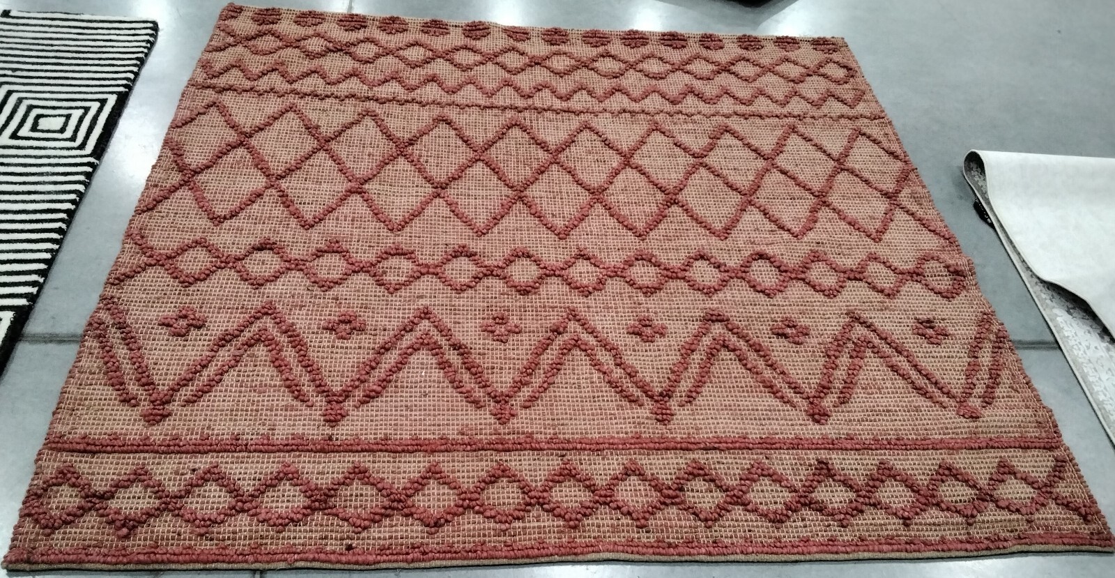 RED / NATURAL 6′ X 6′ SQ Pulled Thread Rug, Reduced Price 1172754747 NF219Q-6SQ