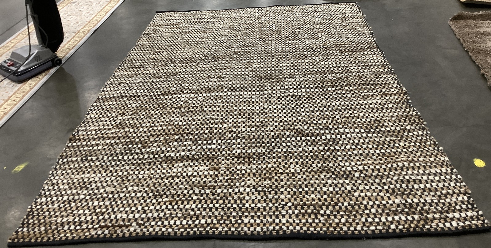 BLACK / IVORY 6′-0″ x 9′-0″ Flaw in Rug, Reduced Price 1172682874 NAT349Z-6