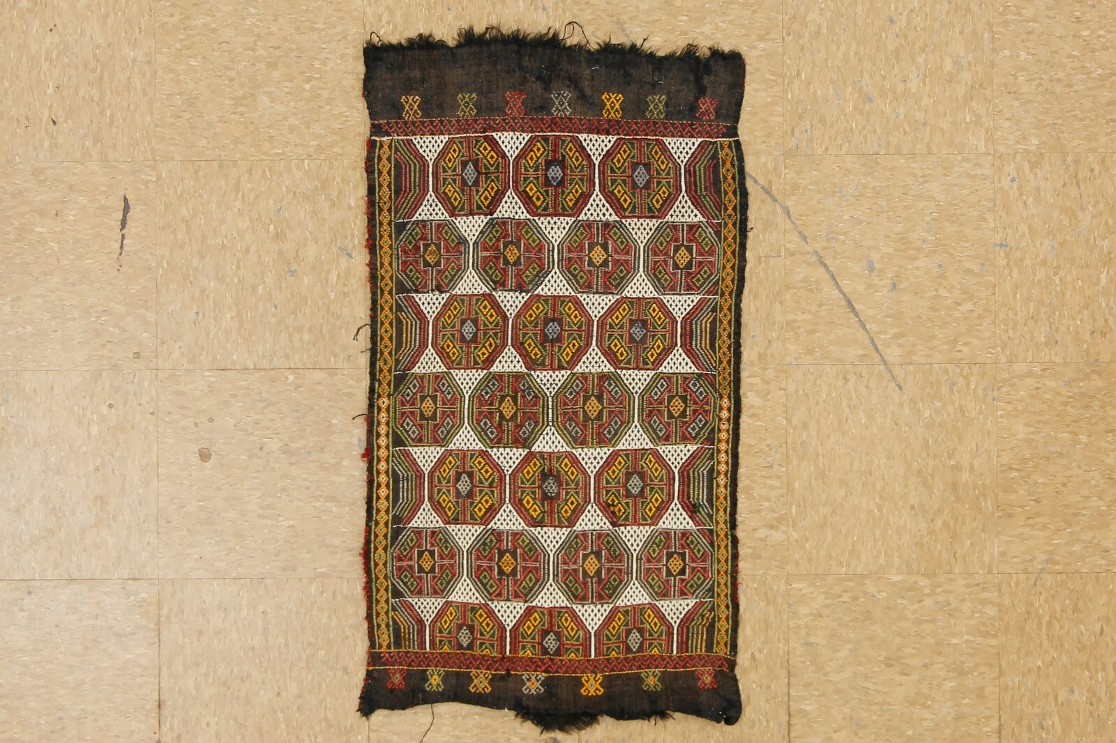 Antique Verne | 1’9″ x3’2″ Hand-Knotted Wool Area Rug |