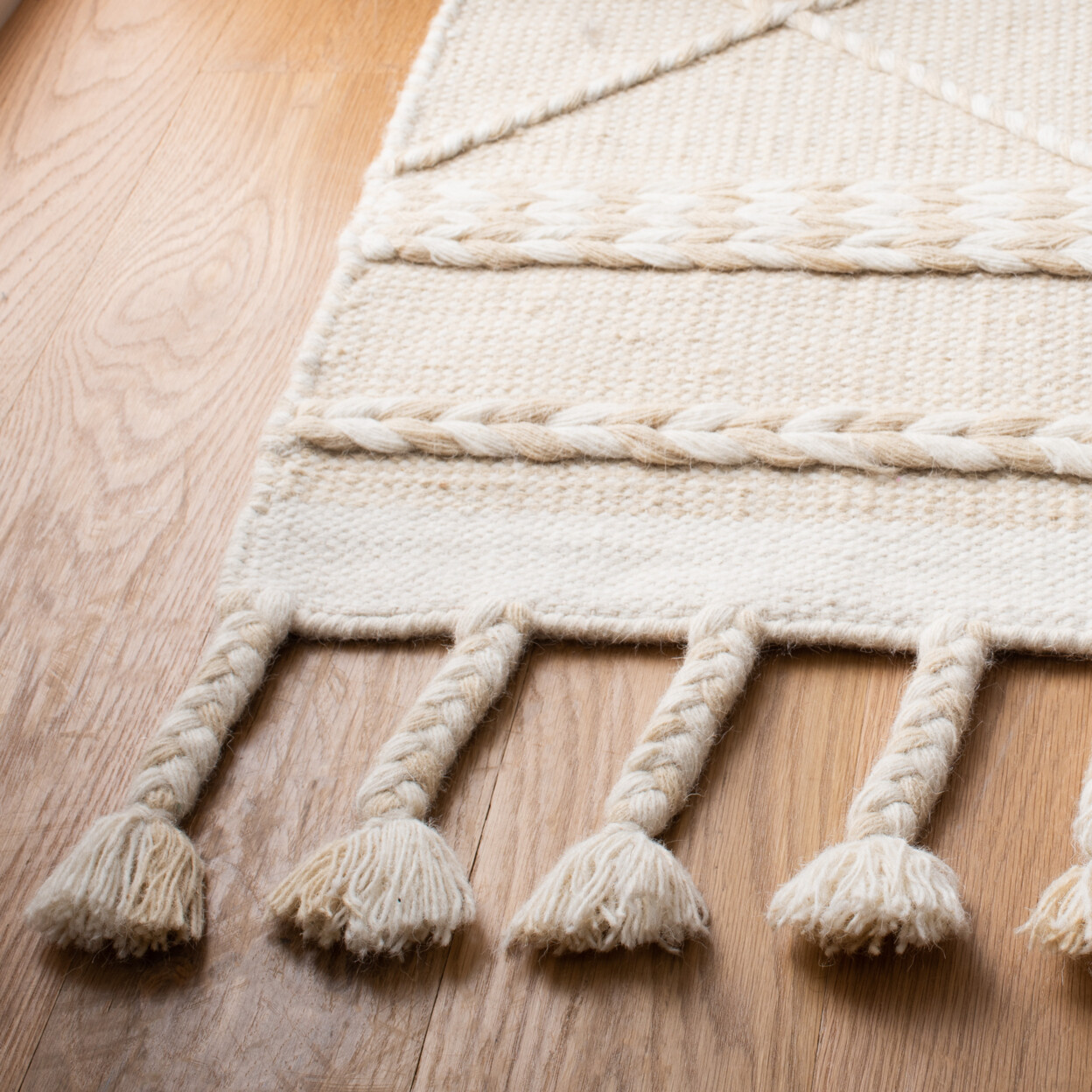 SAFAVIEH Contemporary Modern Textural Wool Handmade Area Rug Beige & Ivory
