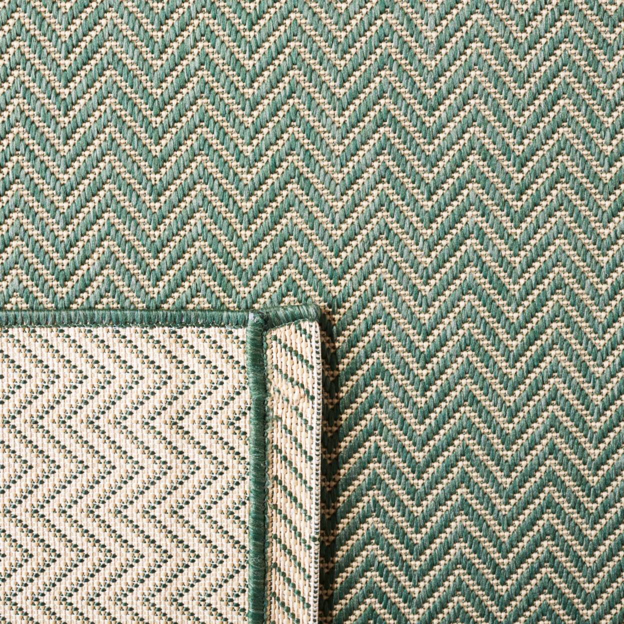 SAFAVIEH Outdoor CY8022-32221 Courtyard Dark Green / Beige Rug