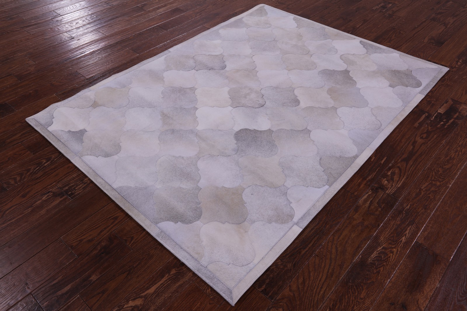 4′ 10″ X 6′ 6″ Grey & White Natural Cowhide Hand Stitched Rug – C3483