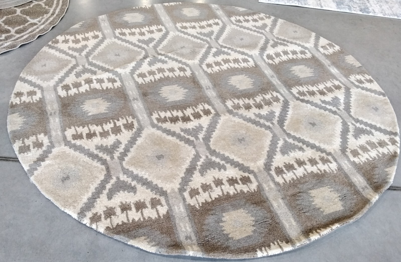 NATURAL / MULTI 7′ X 7′ Round Back Stain Rug Reduced Price 1172742480 WYD720A-7R