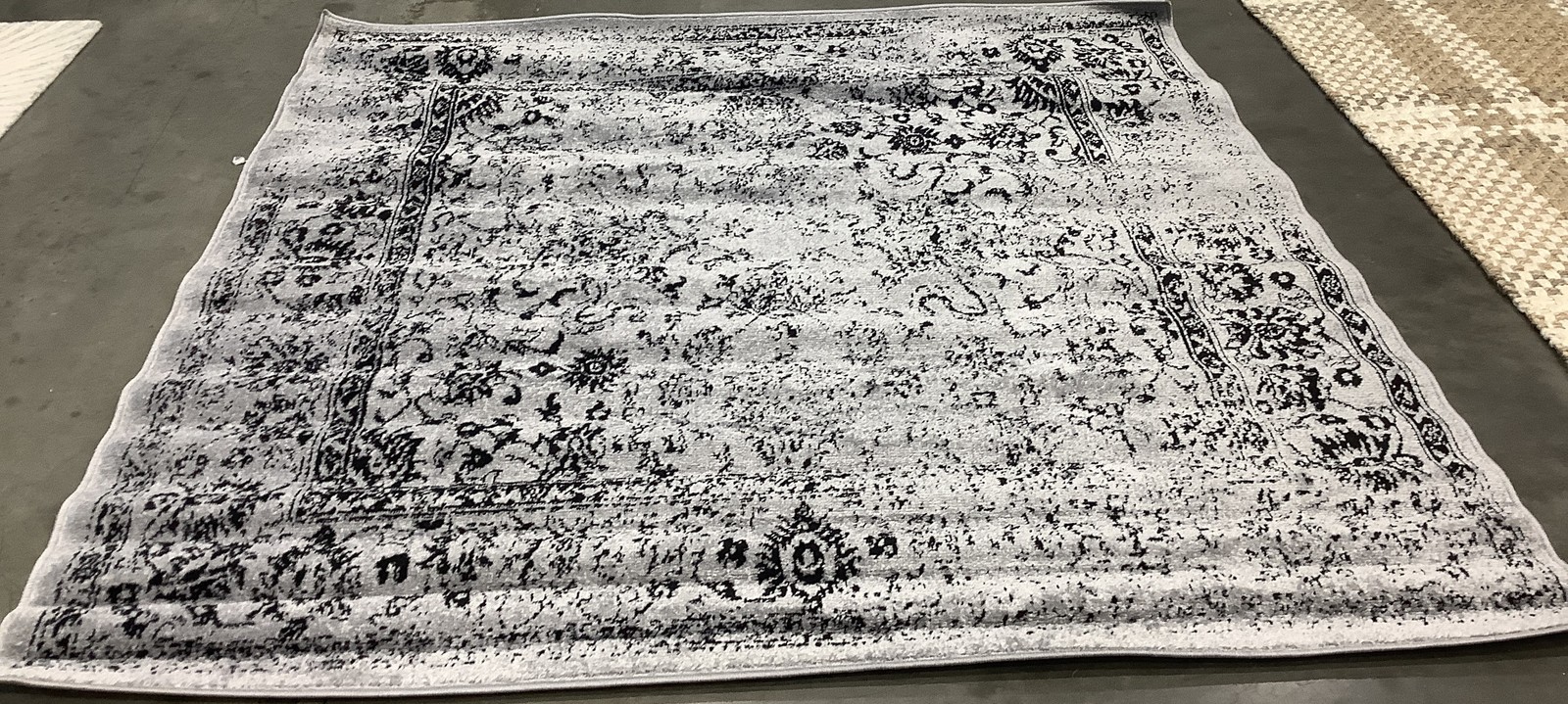 GREY / BLACK 6′-0″ x 6′-0″ Back Stain Rug, Reduced Price 1172685108 ADR109B-6SQ