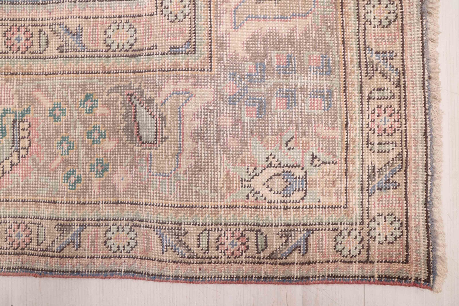 Vintage 7’10” x 10’11” Traditional Hand Knotted Vegetable Dye Wool Area Rug