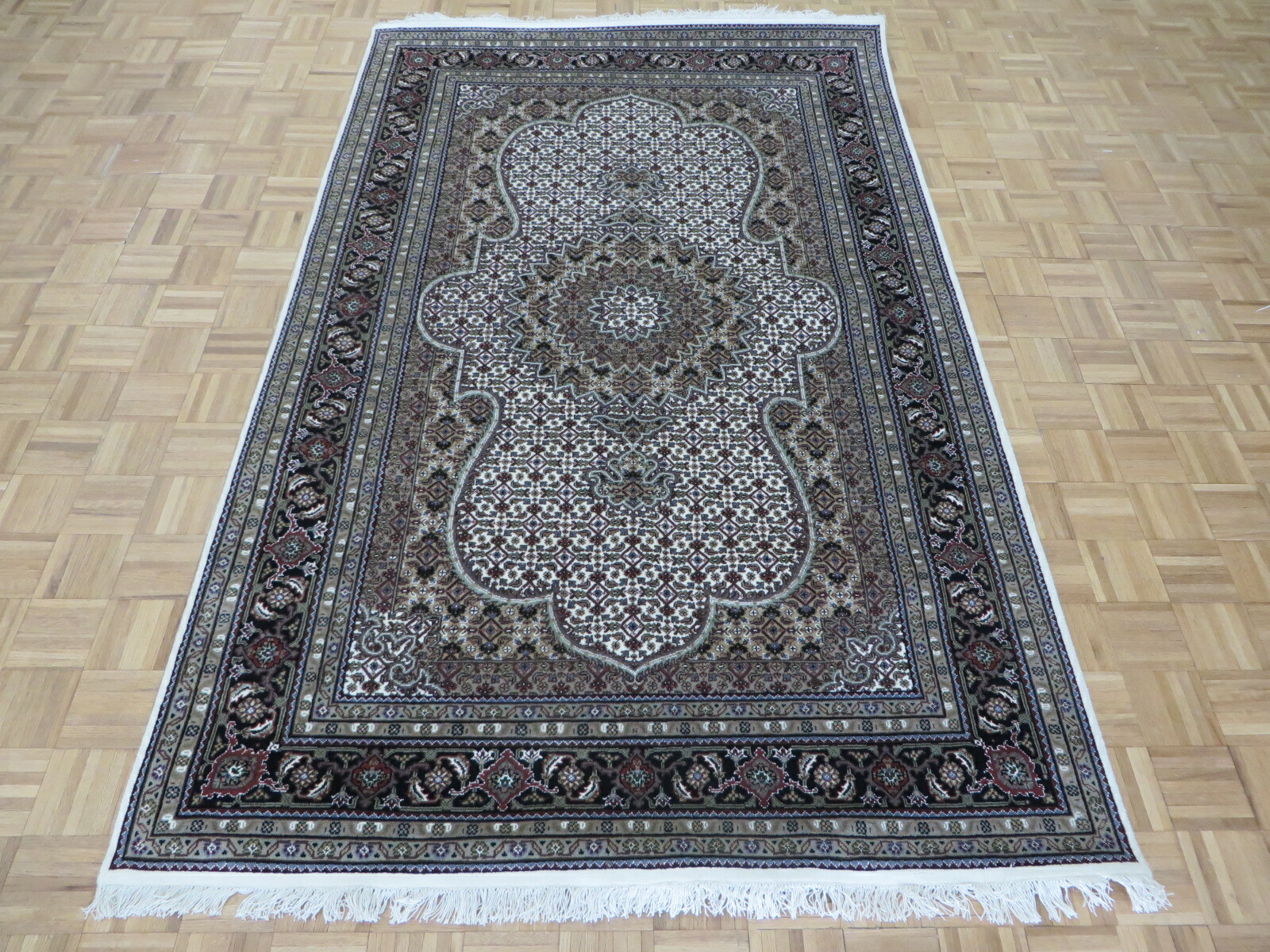 5’9 x 9 Hand Knotted Ivory Mahi Tabrez Rug Wool & Silk G9449