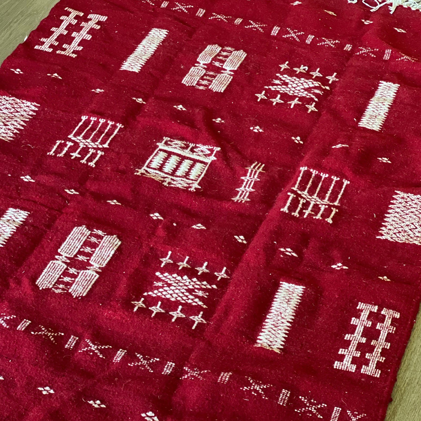 Algerian Traditional Berber Rug for bed room – Red w White