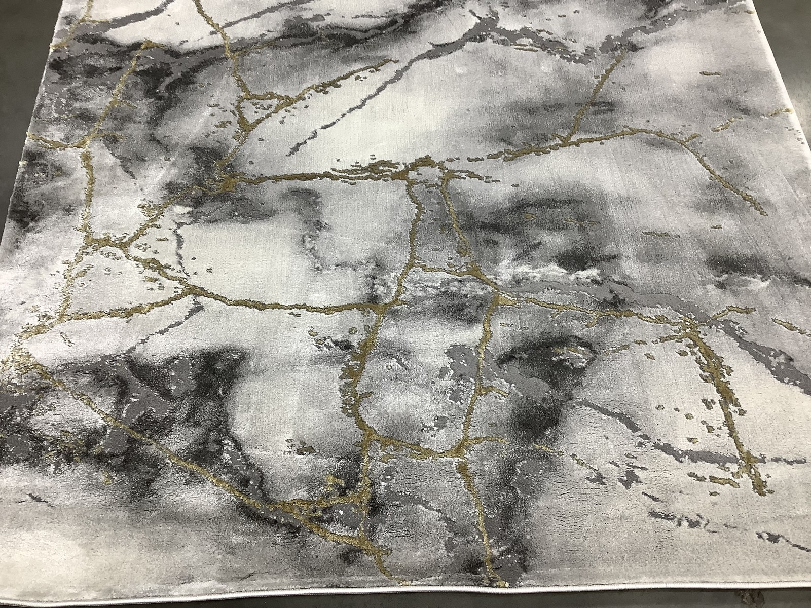 GREY / GOLD 5′-3″ x 7′-6″ Back Stain Rug, Reduced Price 1172682165 CFT877F-5