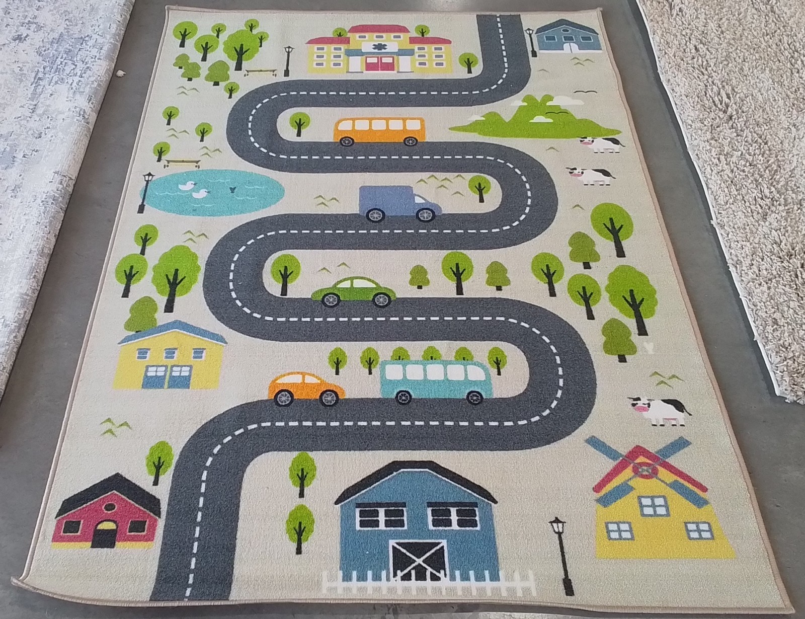 BEIGE / GREEN 4′-4″ x 6′-0″ Back Stain Rug, Reduced Price 1172782011 KPH227A-4