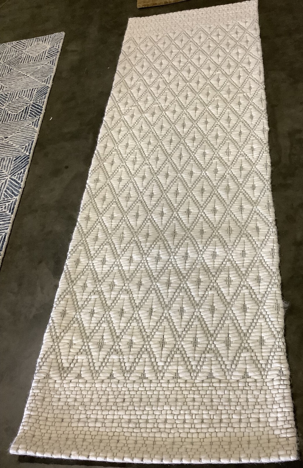IVORY / BLACK 2′-3″ x 8′-0″ Back Stain Rug, Reduced Price 1172675873 MRB752A-28