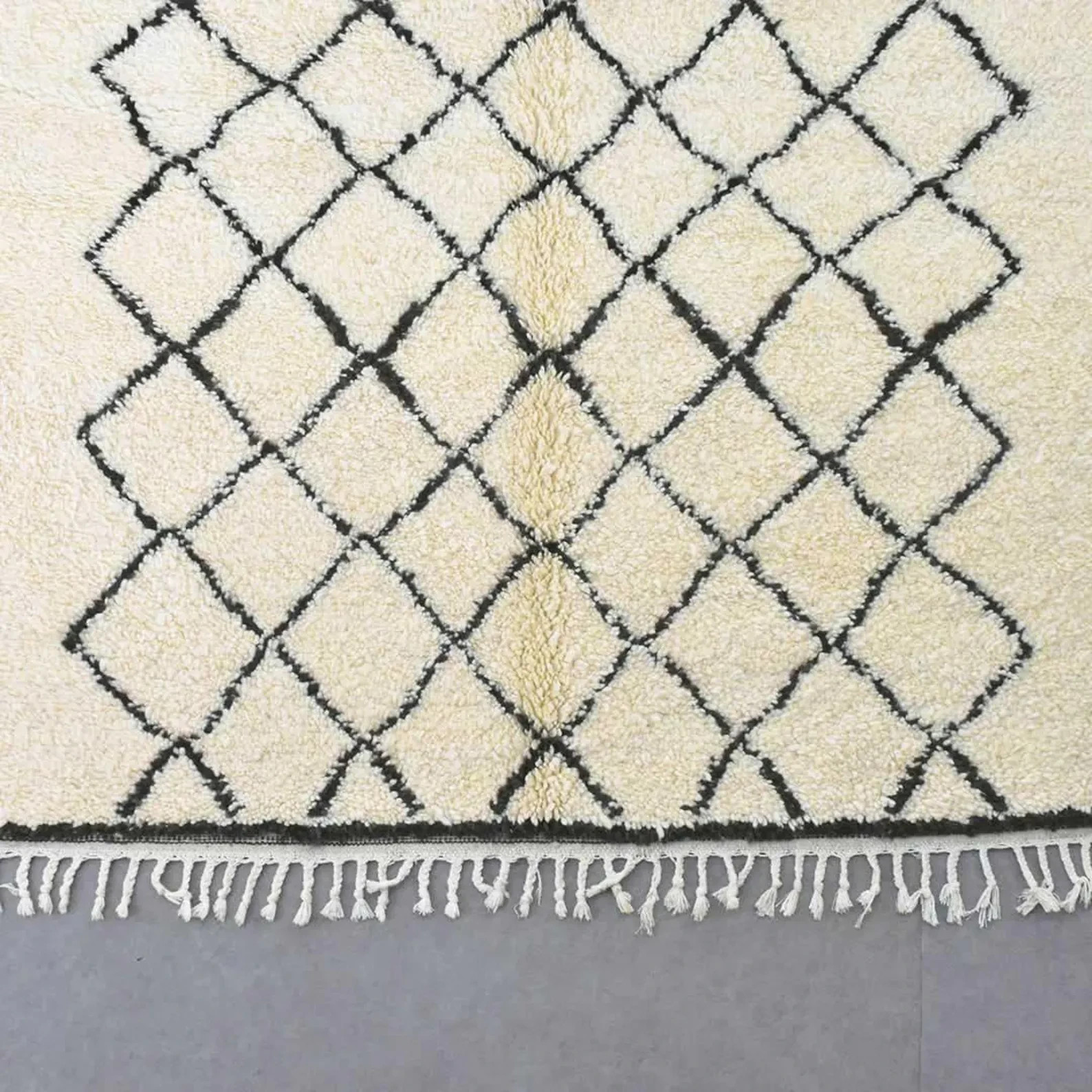 Handwoven Moroccan Rug Black and White Diamond Pattern for home decor 8×10|8×12|