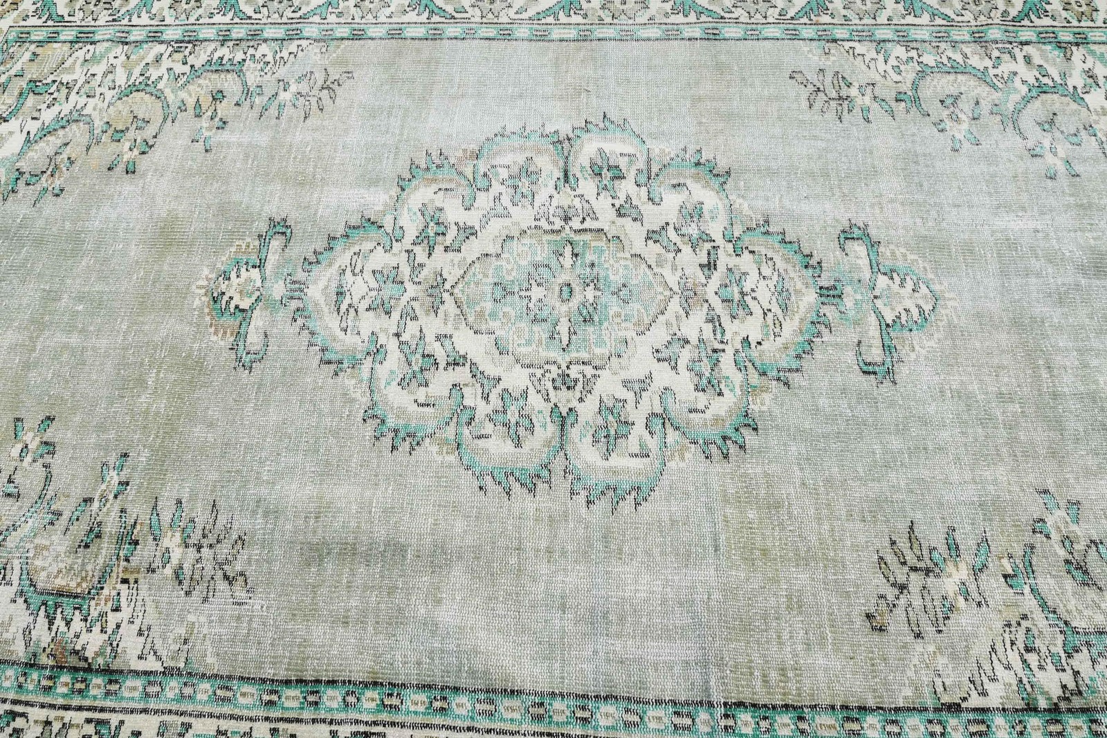 Vintage Turkish Large Rug 6,1×9,2 ft (186×281 cm), Green Animal Print Rug
