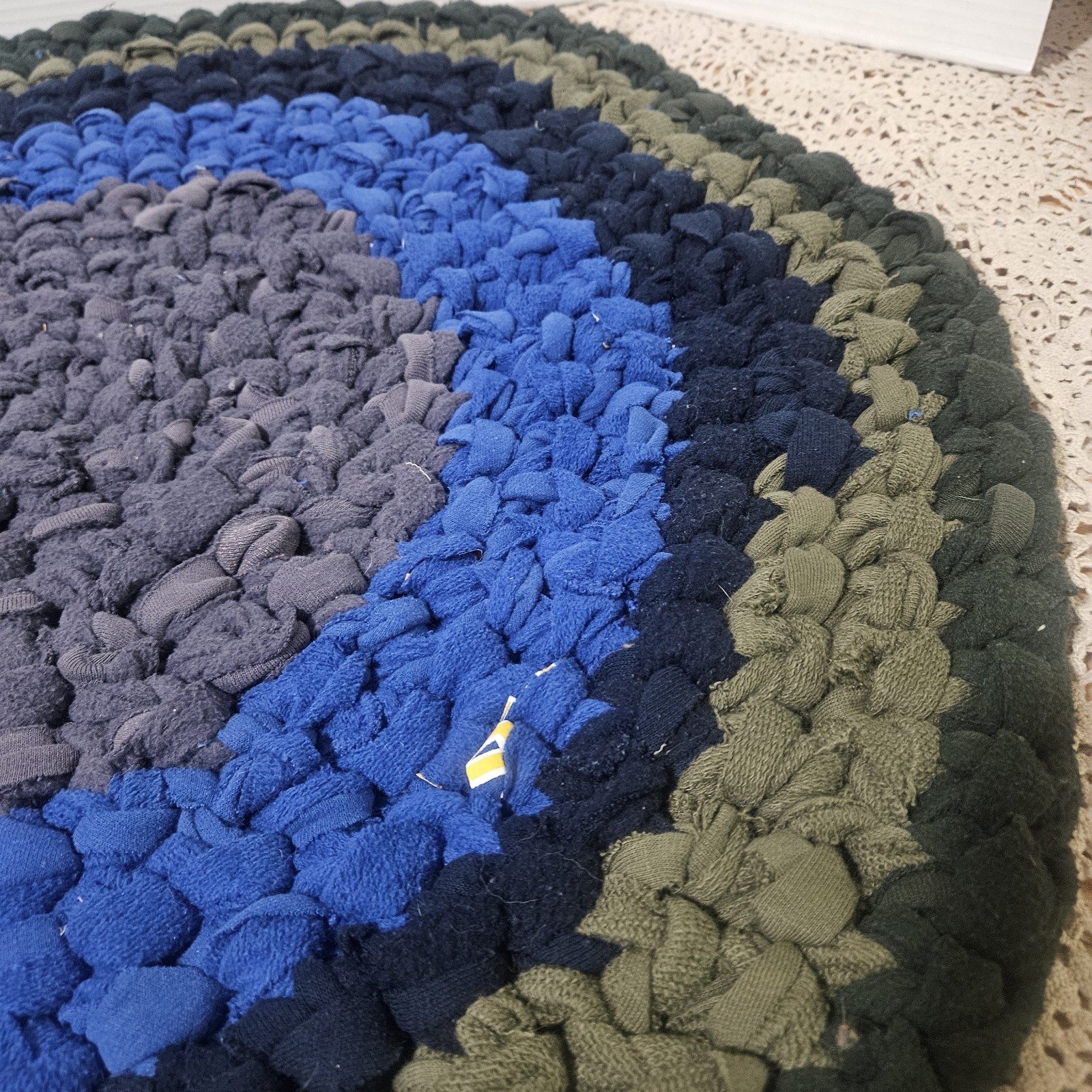 New Handmade Rag Rug Round Braided Recycled Fabric Farmhouse Boho 31″