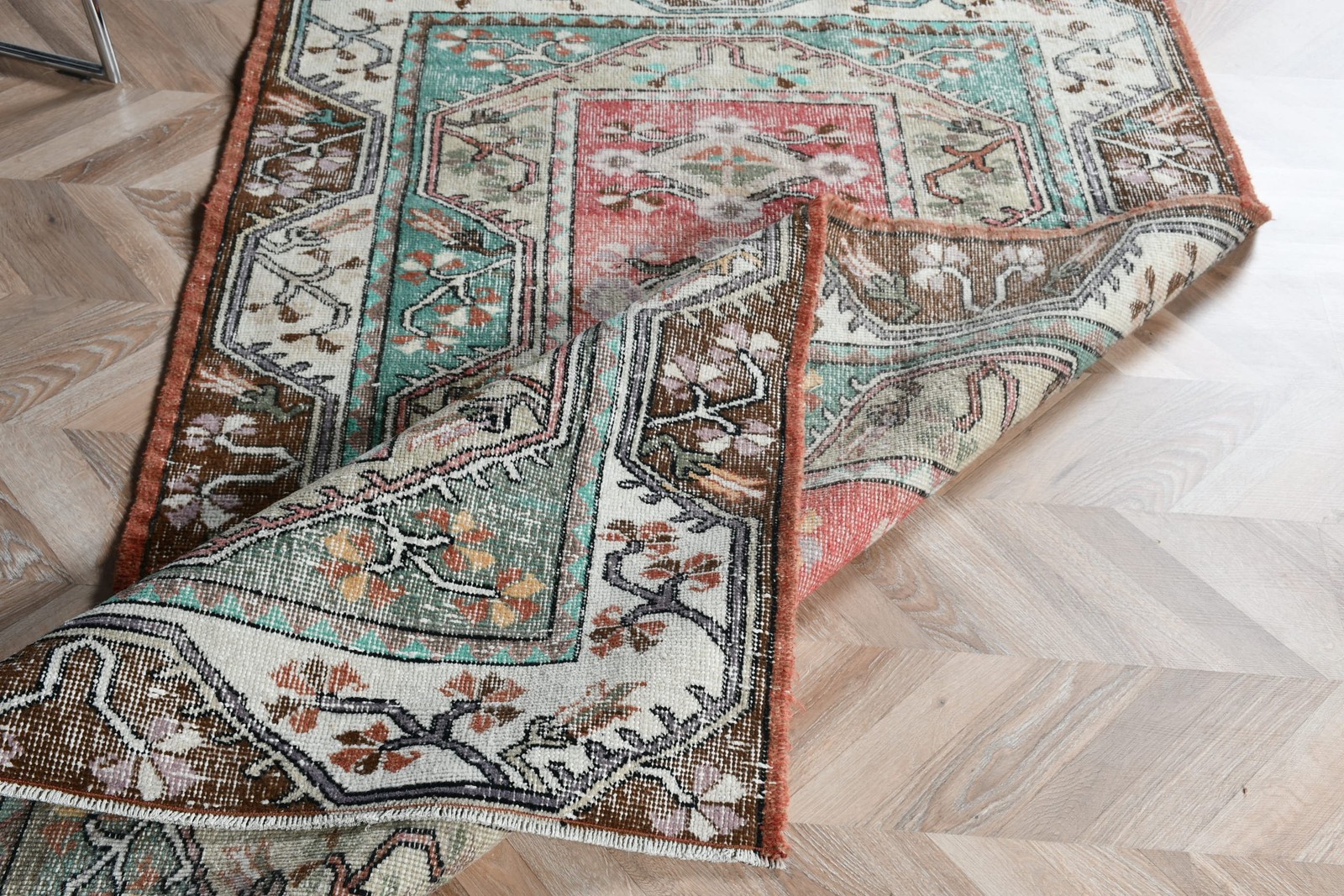 Vintage Turkish Rug 4,1×6,5 ft, Red Animal Print Rug
