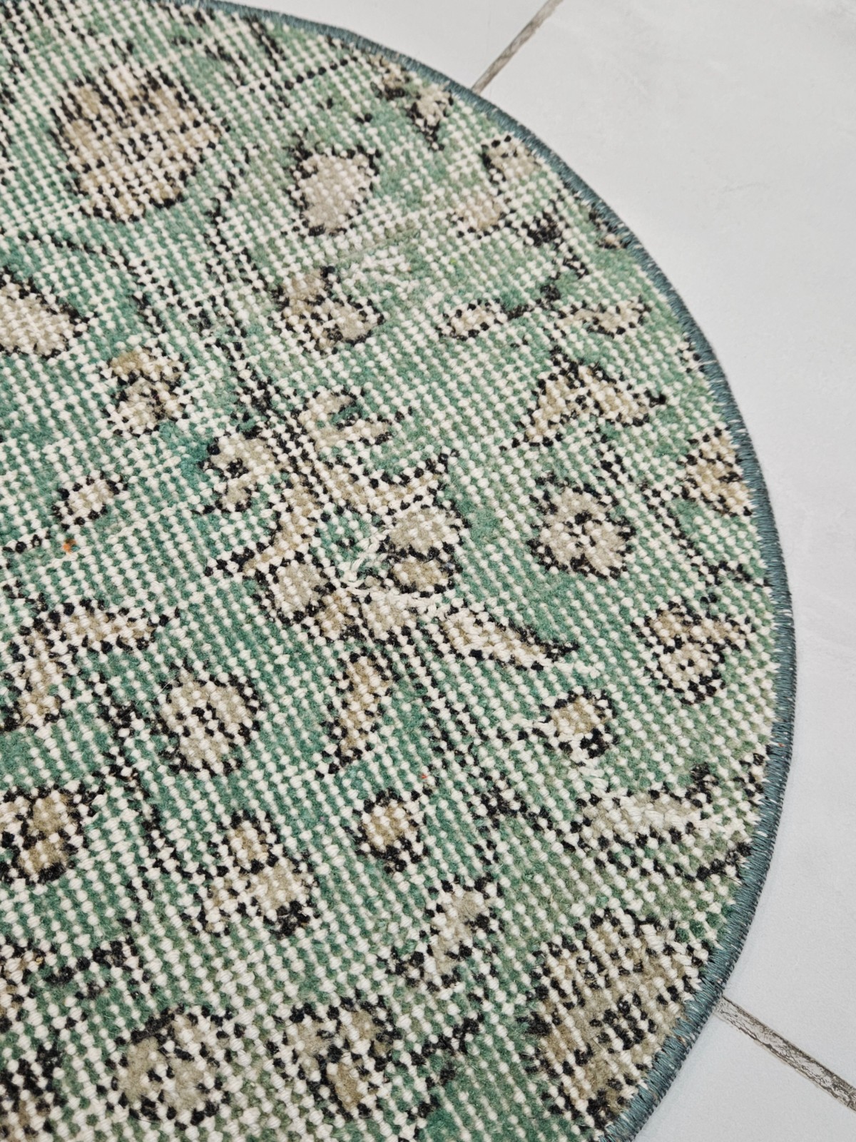 1.4 x 1.4 ft Vintage Small Round Turkish Rug, Handwoven Floral Green Accent Mat
