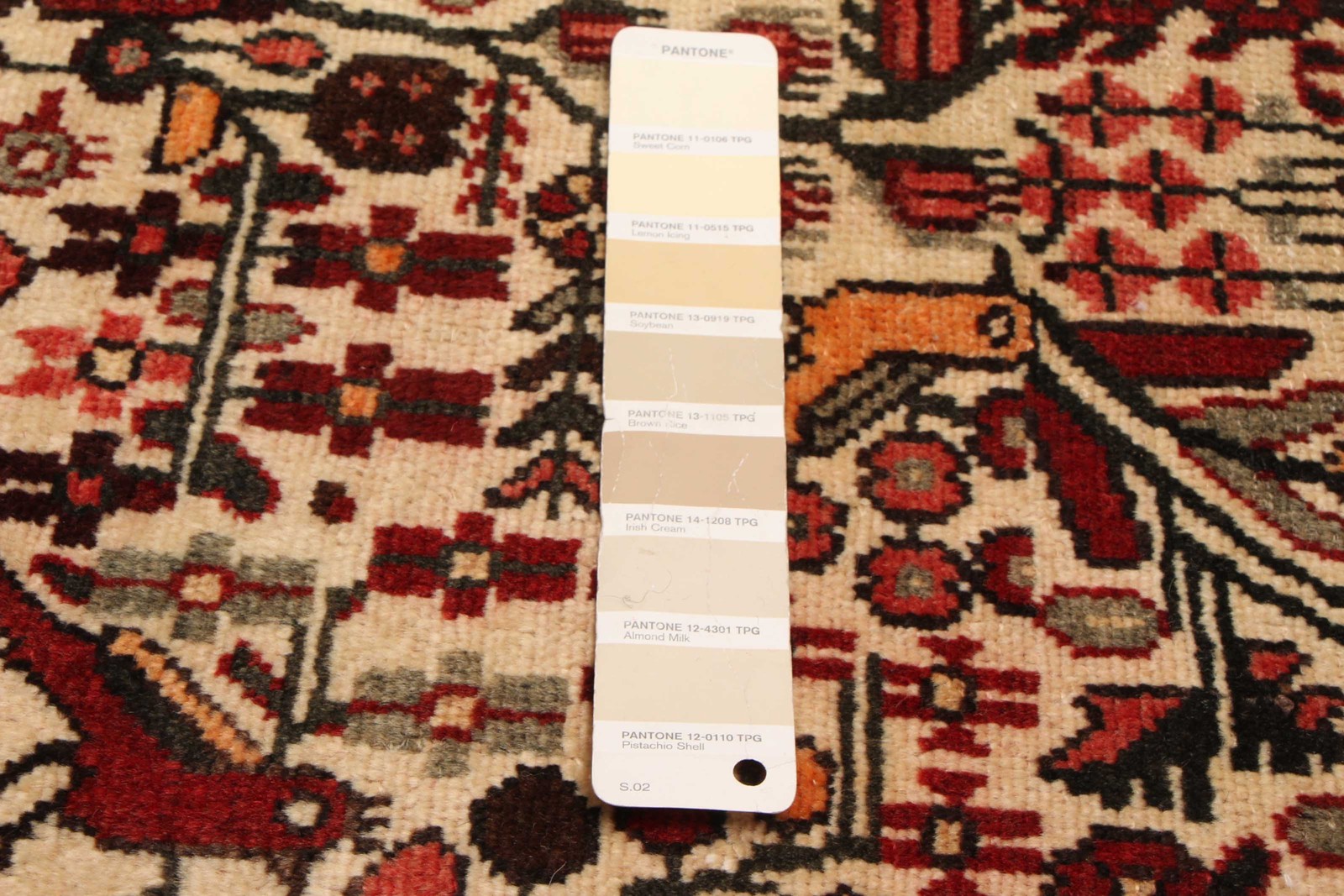 Vintage 2’6″ x 4’1″ Traditional Hand Knotted Vegetable Dye Wool Area Rug
