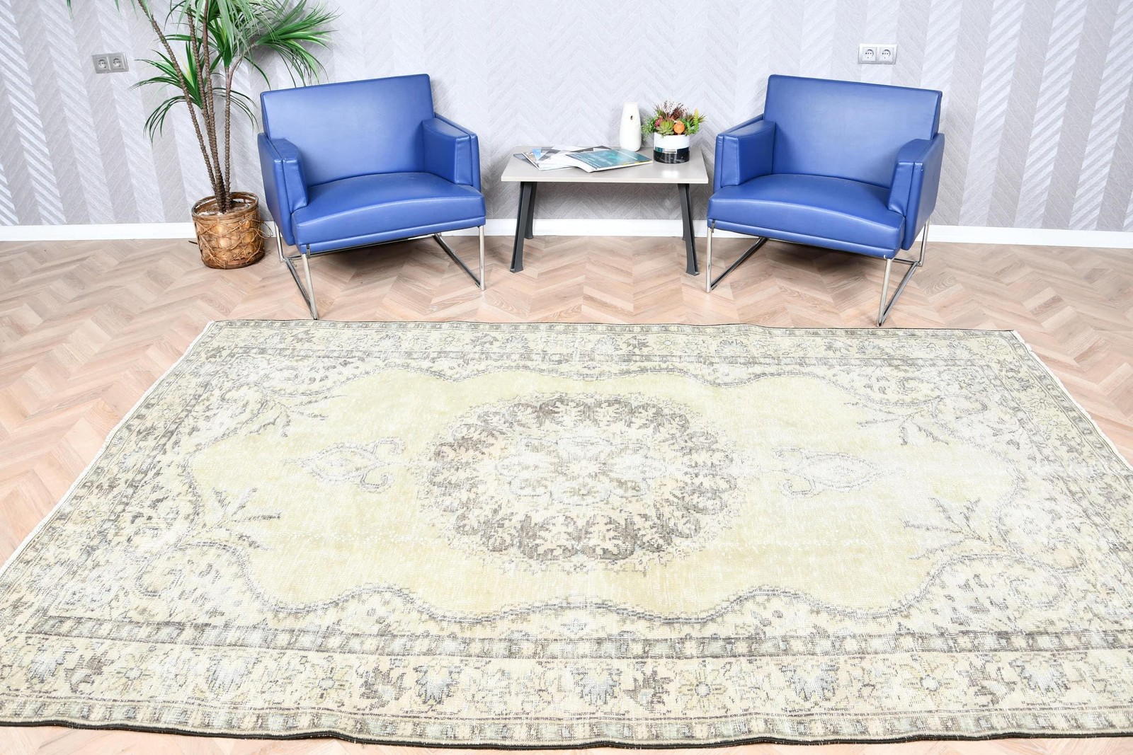 Vintage Turkish Large Rug 6×9,7 ft (184×295 cm), Gray Polka dot Rug